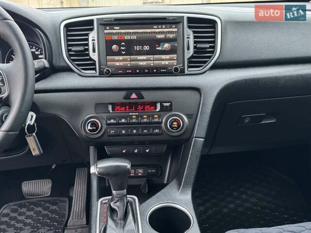 Чорний Кіа Sportage, об'ємом двигуна 1.69 л та пробігом 104 тис. км за 17300 $, фото 24 на Automoto.ua