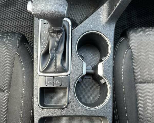 Чорний Кіа Sportage, об'ємом двигуна 2.4 л та пробігом 160 тис. км за 15000 $, фото 42 на Automoto.ua