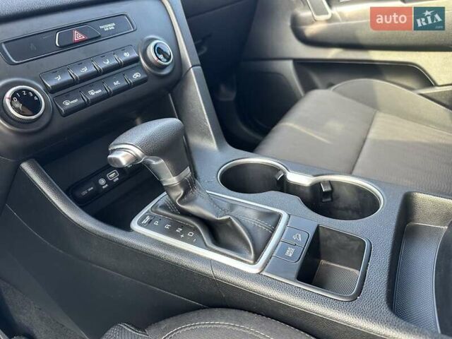 Чорний Кіа Sportage, об'ємом двигуна 2.4 л та пробігом 160 тис. км за 15000 $, фото 43 на Automoto.ua