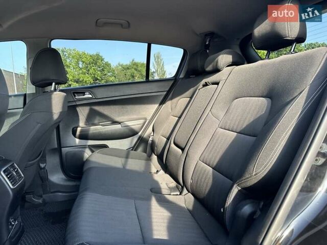 Чорний Кіа Sportage, об'ємом двигуна 2.4 л та пробігом 160 тис. км за 15000 $, фото 35 на Automoto.ua