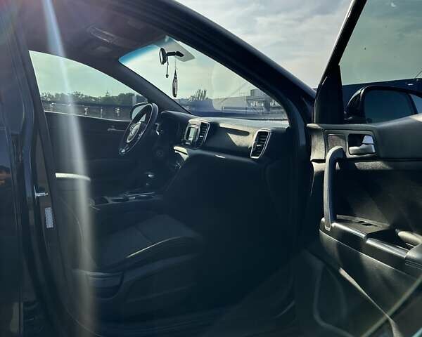 Чорний Кіа Sportage, об'ємом двигуна 2.4 л та пробігом 160 тис. км за 15000 $, фото 25 на Automoto.ua