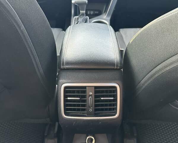Чорний Кіа Sportage, об'ємом двигуна 2.4 л та пробігом 160 тис. км за 15000 $, фото 44 на Automoto.ua