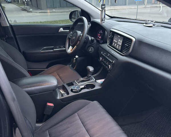 Чорний Кіа Sportage, об'ємом двигуна 1.6 л та пробігом 89 тис. км за 17500 $, фото 11 на Automoto.ua