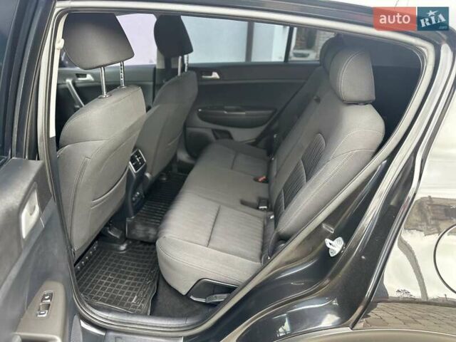 Черный Киа Sportage, объемом двигателя 1.69 л и пробегом 85 тыс. км за 17600 $, фото 17 на Automoto.ua