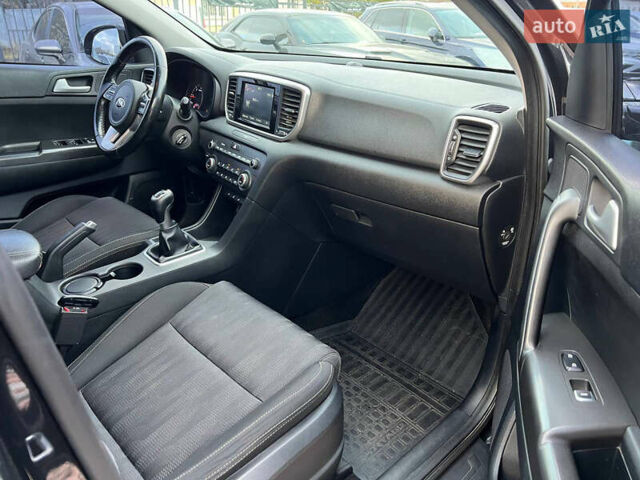 Черный Киа Sportage, объемом двигателя 1.6 л и пробегом 98 тыс. км за 14999 $, фото 13 на Automoto.ua