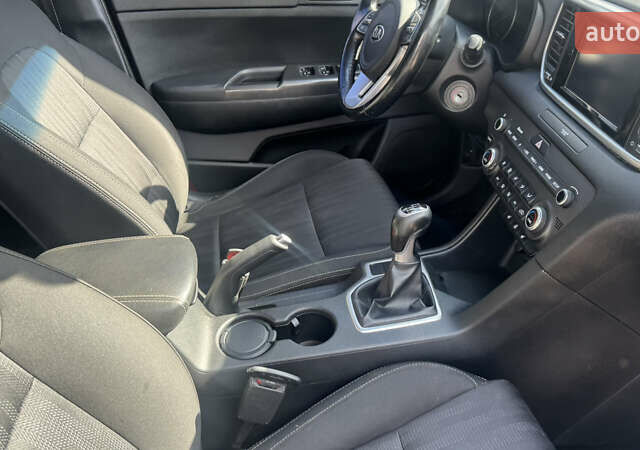 Чорний Кіа Sportage, об'ємом двигуна 1.6 л та пробігом 90 тис. км за 14999 $, фото 16 на Automoto.ua
