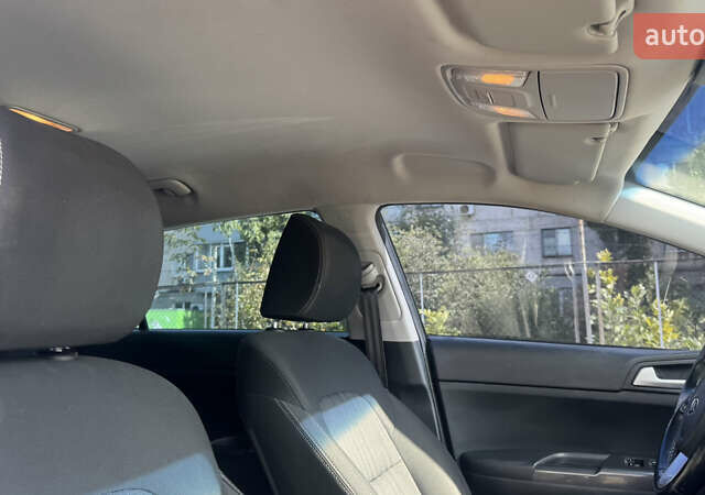 Чорний Кіа Sportage, об'ємом двигуна 1.6 л та пробігом 90 тис. км за 14999 $, фото 17 на Automoto.ua