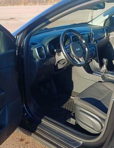 Чорний Кіа Sportage, об'ємом двигуна 1.59 л та пробігом 50 тис. км за 17900 $, фото 8 на Automoto.ua