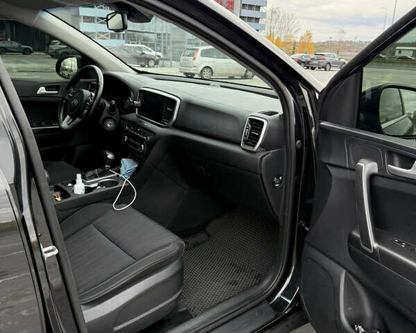 Чорний Кіа Sportage, об'ємом двигуна 1.6 л та пробігом 180 тис. км за 18500 $, фото 7 на Automoto.ua