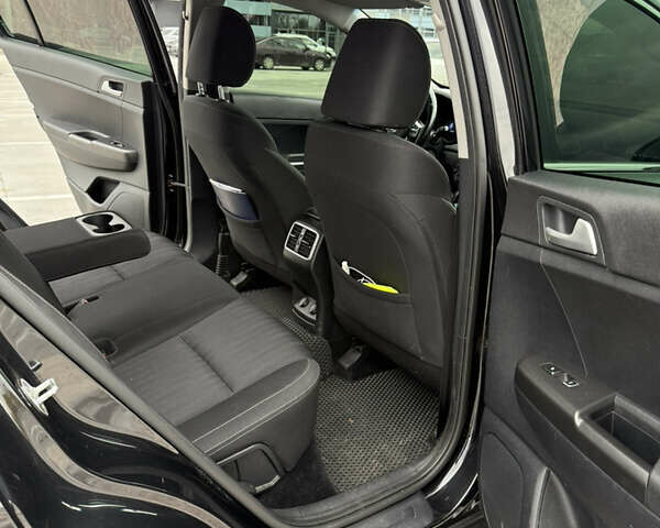 Чорний Кіа Sportage, об'ємом двигуна 1.6 л та пробігом 180 тис. км за 18500 $, фото 9 на Automoto.ua