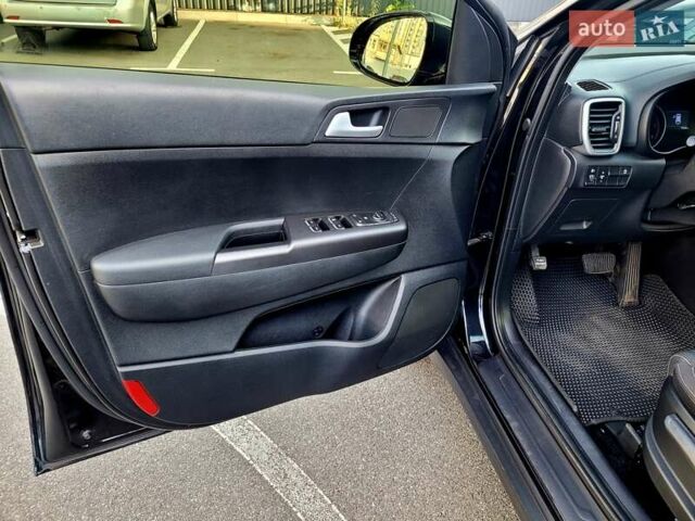 Черный Киа Sportage, объемом двигателя 1.6 л и пробегом 75 тыс. км за 21500 $, фото 7 на Automoto.ua