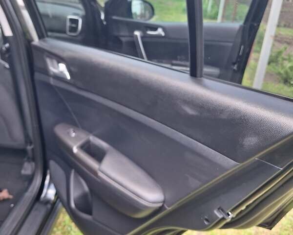 Черный Киа Sportage, объемом двигателя 2.36 л и пробегом 33 тыс. км за 22300 $, фото 23 на Automoto.ua
