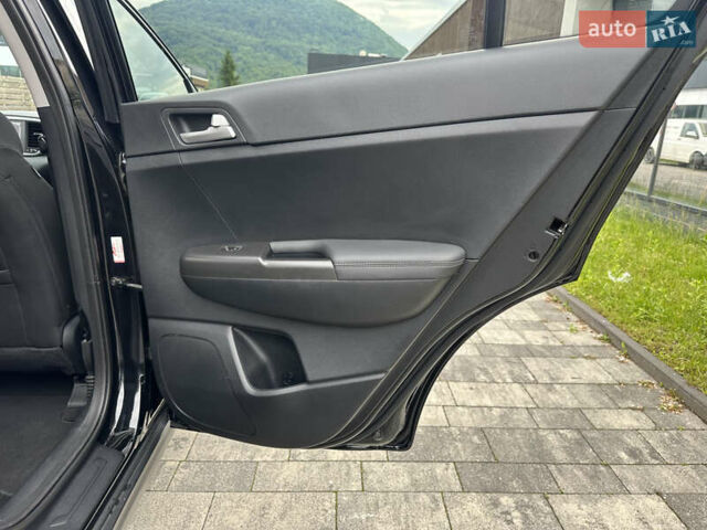 Черный Киа Sportage, объемом двигателя 2.36 л и пробегом 107 тыс. км за 18000 $, фото 15 на Automoto.ua