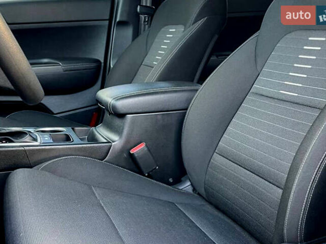 Черный Киа Sportage, объемом двигателя 2.36 л и пробегом 119 тыс. км за 15000 $, фото 8 на Automoto.ua