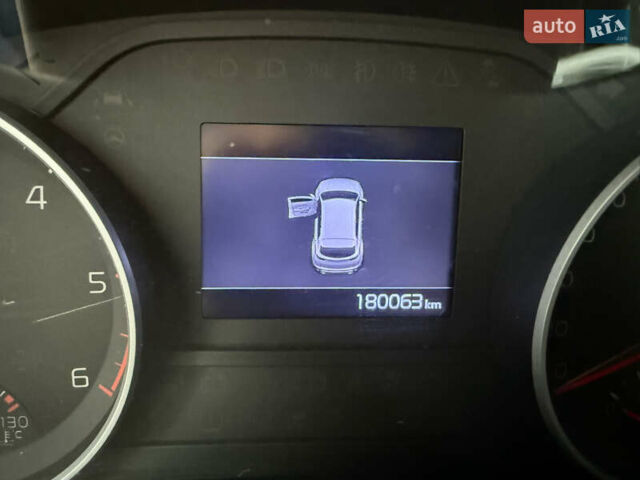 Чорний Кіа Sportage, об'ємом двигуна 1.6 л та пробігом 180 тис. км за 18500 $, фото 10 на Automoto.ua