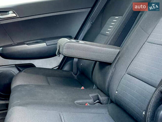 Черный Киа Sportage, объемом двигателя 2.36 л и пробегом 119 тыс. км за 15000 $, фото 13 на Automoto.ua