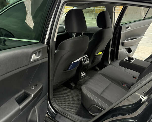 Чорний Кіа Sportage, об'ємом двигуна 1.6 л та пробігом 180 тис. км за 18500 $, фото 8 на Automoto.ua