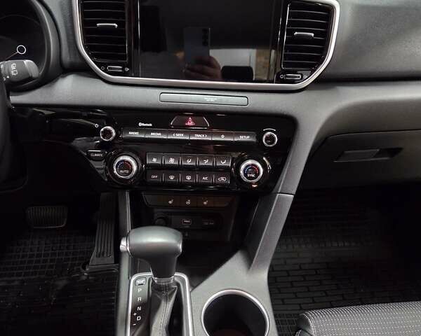 Черный Киа Sportage, объемом двигателя 2 л и пробегом 90 тыс. км за 26000 $, фото 18 на Automoto.ua