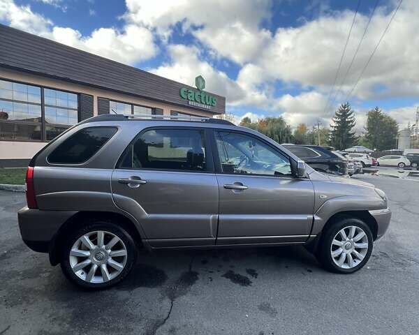 Коричневый Киа Sportage, объемом двигателя 2 л и пробегом 178 тыс. км за 8200 $, фото 5 на Automoto.ua