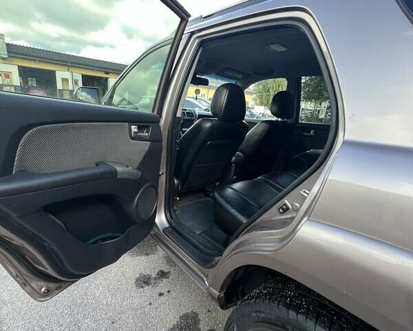 Коричневый Киа Sportage, объемом двигателя 2 л и пробегом 178 тыс. км за 8200 $, фото 8 на Automoto.ua