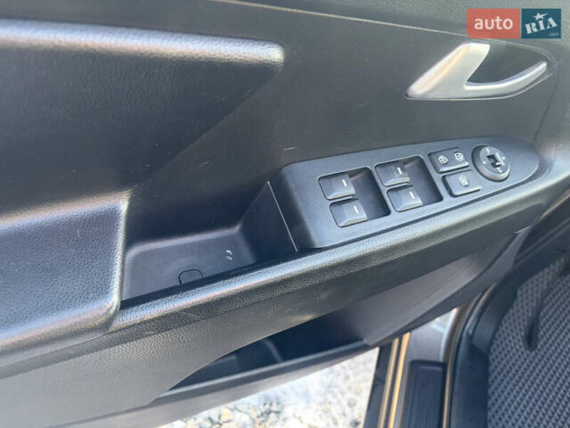 Коричневий Кіа Sportage, об'ємом двигуна 1.6 л та пробігом 236 тис. км за 11600 $, фото 24 на Automoto.ua