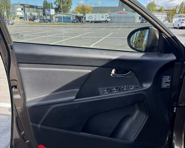 Коричневий Кіа Sportage, об'ємом двигуна 2 л та пробігом 188 тис. км за 14500 $, фото 15 на Automoto.ua
