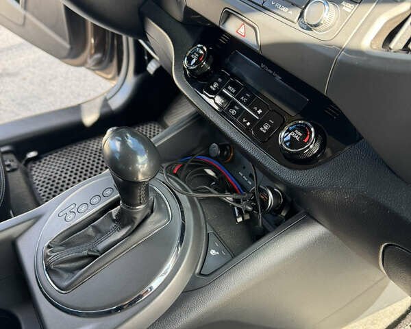 Коричневий Кіа Sportage, об'ємом двигуна 2 л та пробігом 188 тис. км за 14500 $, фото 24 на Automoto.ua