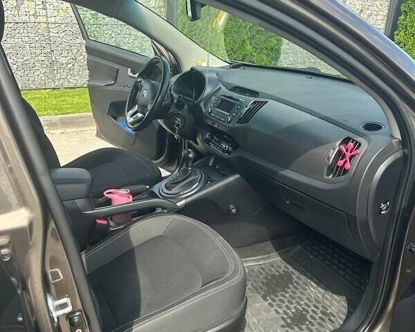 Коричневый Киа Sportage, объемом двигателя 2 л и пробегом 137 тыс. км за 13099 $, фото 8 на Automoto.ua