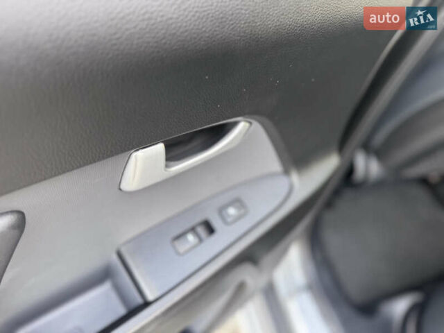 Коричневий Кіа Sportage, об'ємом двигуна 2 л та пробігом 190 тис. км за 13950 $, фото 47 на Automoto.ua