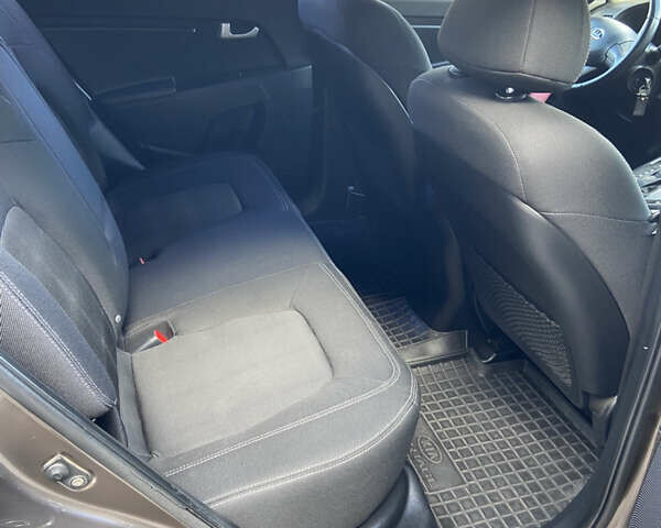 Коричневий Кіа Sportage, об'ємом двигуна 2 л та пробігом 173 тис. км за 11666 $, фото 12 на Automoto.ua