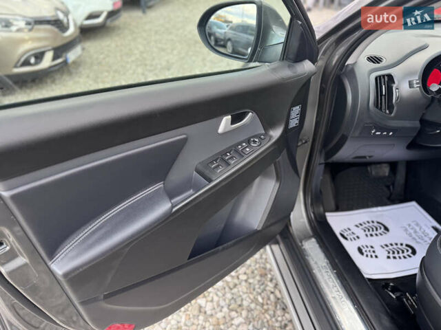 Коричневий Кіа Sportage, об'ємом двигуна 2 л та пробігом 190 тис. км за 13950 $, фото 31 на Automoto.ua