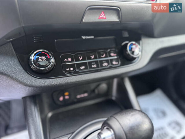 Коричневий Кіа Sportage, об'ємом двигуна 2 л та пробігом 190 тис. км за 13950 $, фото 36 на Automoto.ua