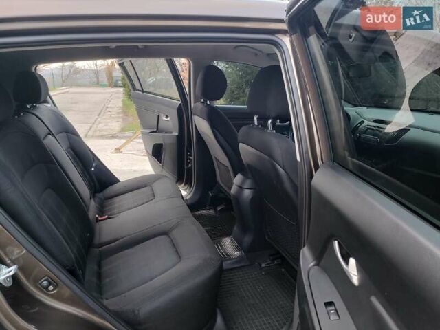Коричневый Киа Sportage, объемом двигателя 2.4 л и пробегом 164 тыс. км за 11750 $, фото 6 на Automoto.ua