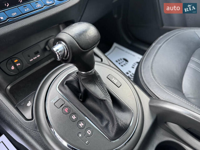 Коричневий Кіа Sportage, об'ємом двигуна 2 л та пробігом 190 тис. км за 13950 $, фото 38 на Automoto.ua