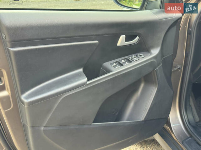 Коричневый Киа Sportage, объемом двигателя 1.69 л и пробегом 145 тыс. км за 12900 $, фото 10 на Automoto.ua