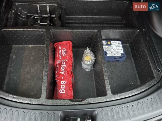 Коричневый Киа Sportage, объемом двигателя 1.7 л и пробегом 258 тыс. км за 11500 $, фото 25 на Automoto.ua