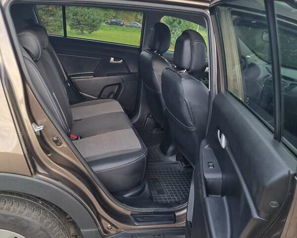 Коричневый Киа Sportage, объемом двигателя 1.69 л и пробегом 100 тыс. км за 15500 $, фото 3 на Automoto.ua