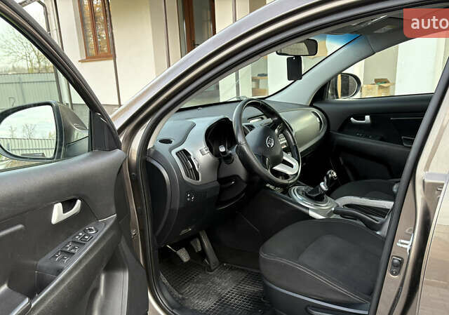 Коричневый Киа Sportage, объемом двигателя 1.7 л и пробегом 188 тыс. км за 14300 $, фото 11 на Automoto.ua