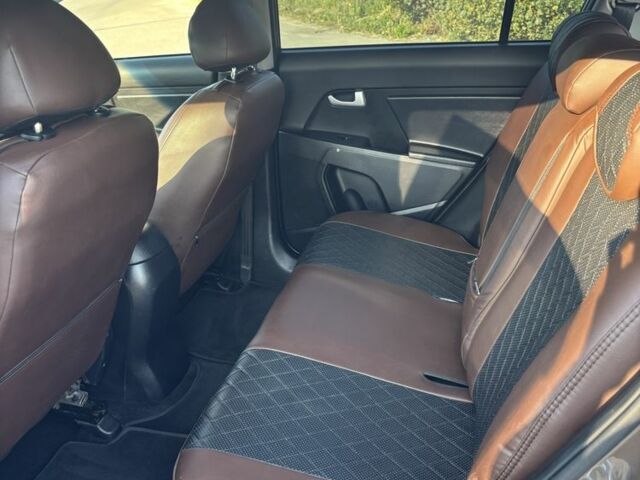 Коричневый Киа Sportage, объемом двигателя 1.7 л и пробегом 283 тыс. км за 13200 $, фото 5 на Automoto.ua