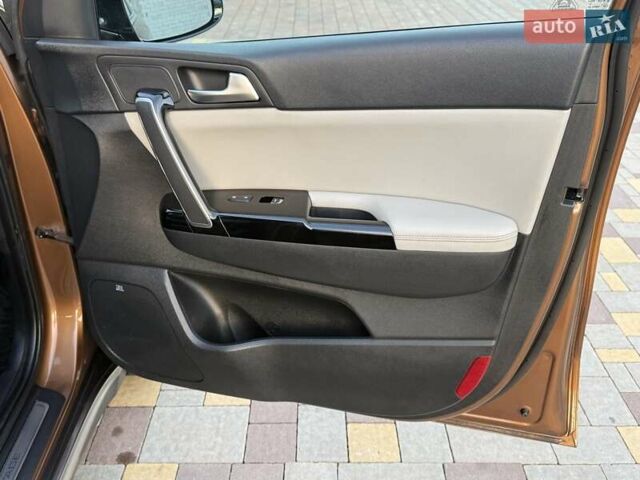 Коричневый Киа Sportage, объемом двигателя 2 л и пробегом 131 тыс. км за 21900 $, фото 30 на Automoto.ua