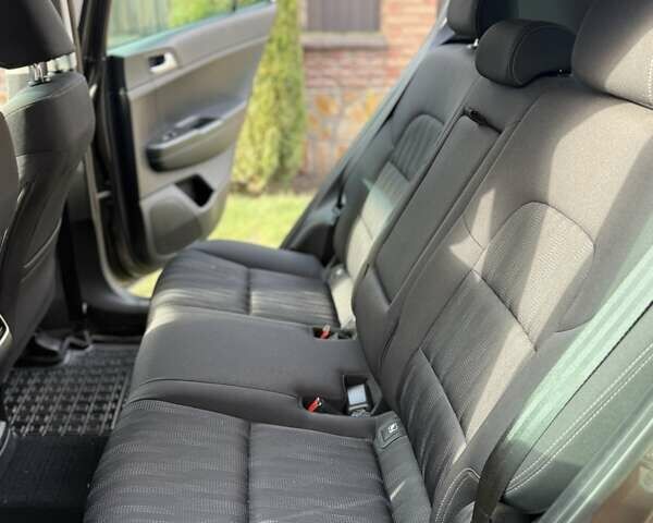 Коричневый Киа Sportage, объемом двигателя 1.7 л и пробегом 114 тыс. км за 16500 $, фото 10 на Automoto.ua