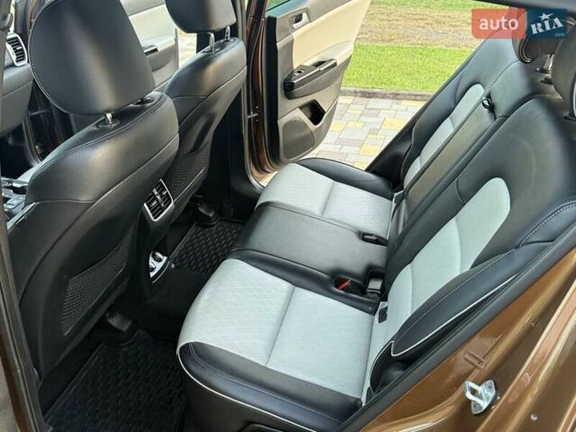 Коричневый Киа Sportage, объемом двигателя 2 л и пробегом 131 тыс. км за 21900 $, фото 37 на Automoto.ua