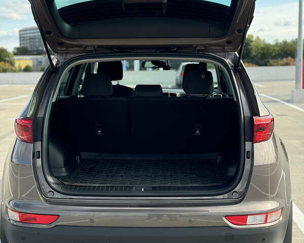 Коричневый Киа Sportage, объемом двигателя 1.69 л и пробегом 143 тыс. км за 16900 $, фото 9 на Automoto.ua