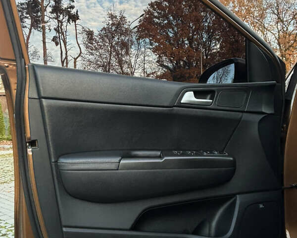 Коричневый Киа Sportage, объемом двигателя 2 л и пробегом 136 тыс. км за 17700 $, фото 19 на Automoto.ua