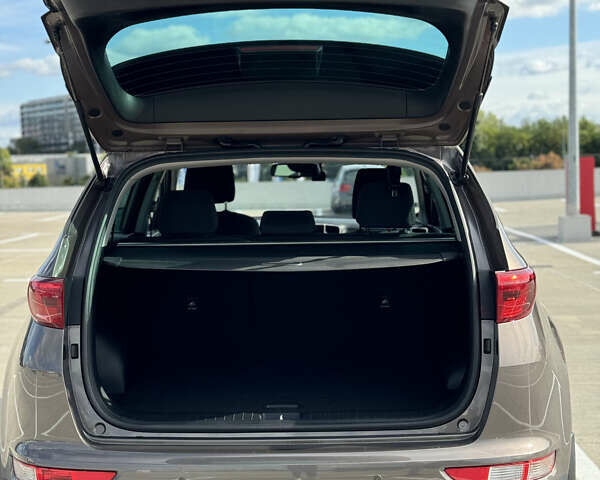 Коричневый Киа Sportage, объемом двигателя 1.69 л и пробегом 143 тыс. км за 16900 $, фото 10 на Automoto.ua