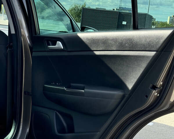 Коричневый Киа Sportage, объемом двигателя 1.69 л и пробегом 143 тыс. км за 16900 $, фото 24 на Automoto.ua