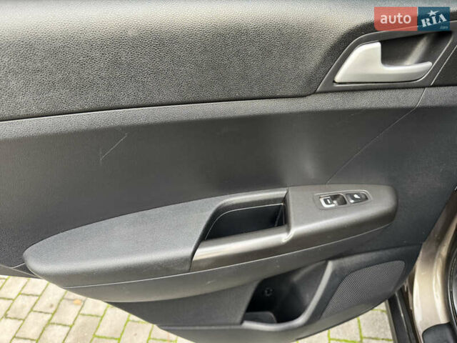 Коричневий Кіа Sportage, об'ємом двигуна 1.6 л та пробігом 168 тис. км за 13200 $, фото 10 на Automoto.ua
