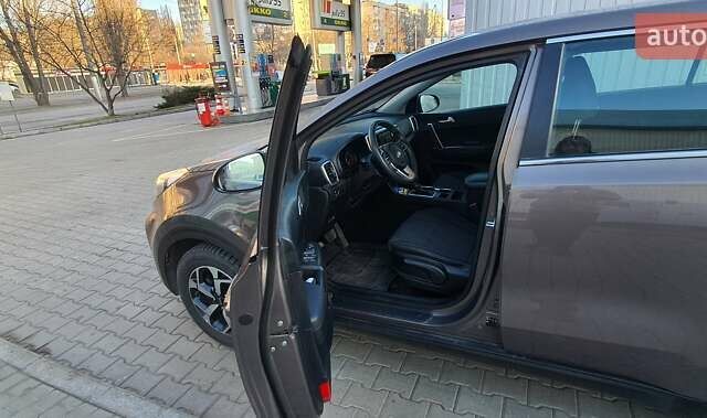 Коричневый Киа Sportage, объемом двигателя 1.6 л и пробегом 84 тыс. км за 18888 $, фото 9 на Automoto.ua