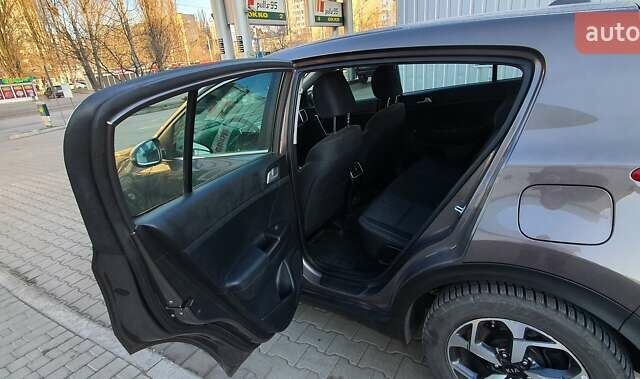 Коричневый Киа Sportage, объемом двигателя 1.6 л и пробегом 84 тыс. км за 18888 $, фото 8 на Automoto.ua