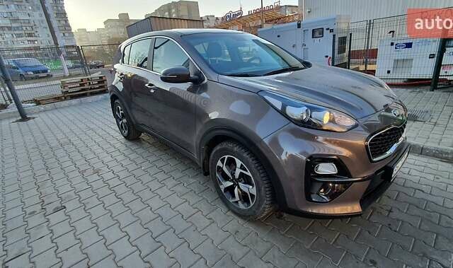 Коричневый Киа Sportage, объемом двигателя 1.6 л и пробегом 84 тыс. км за 18888 $, фото 2 на Automoto.ua